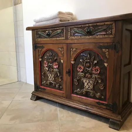 Barocker Hof Rhodt * Rhodt unter Rietburg