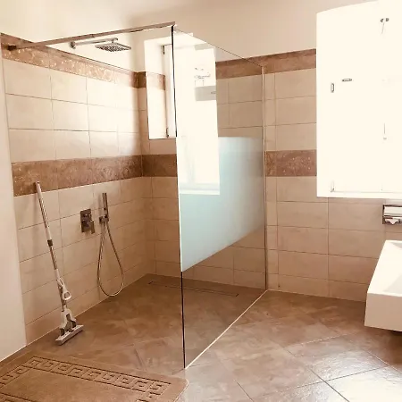 Barocker Hof Rhodt 公寓