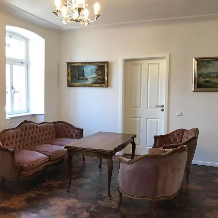 Barocker Hof Rhodt * Rhodt unter Rietburg