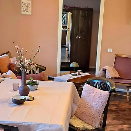 Barocker Hof Rhodt * 罗特翁特尔里特堡