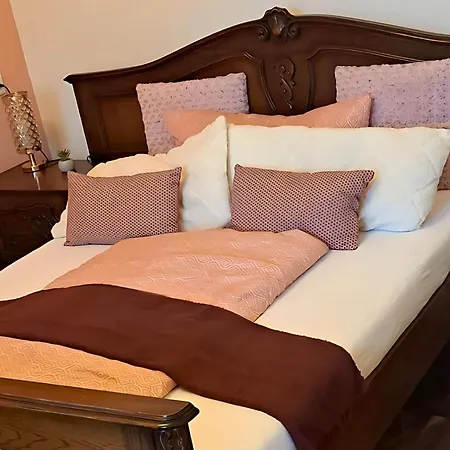 Barocker Hof Rhodt 公寓