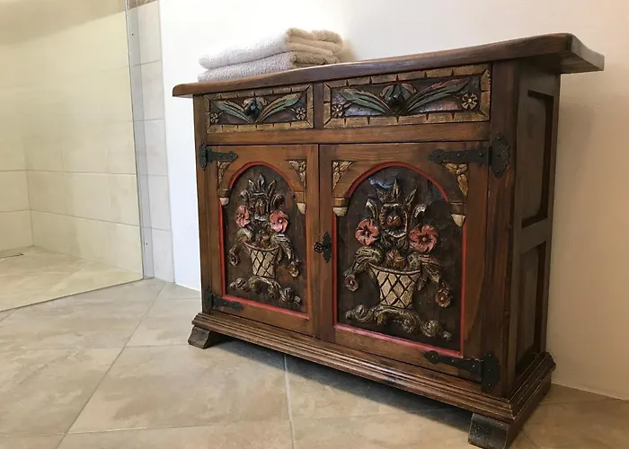 Barocker Hof Rhodt * Rhodt unter Rietburg