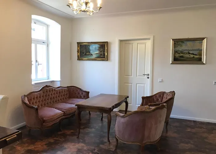 Barocker Hof Rhodt * Rhodt unter Rietburg