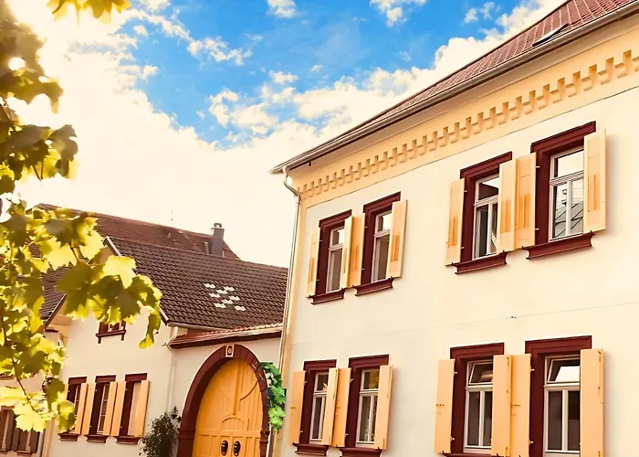 Barocker Hof Rhodt * Rhodt unter Rietburg