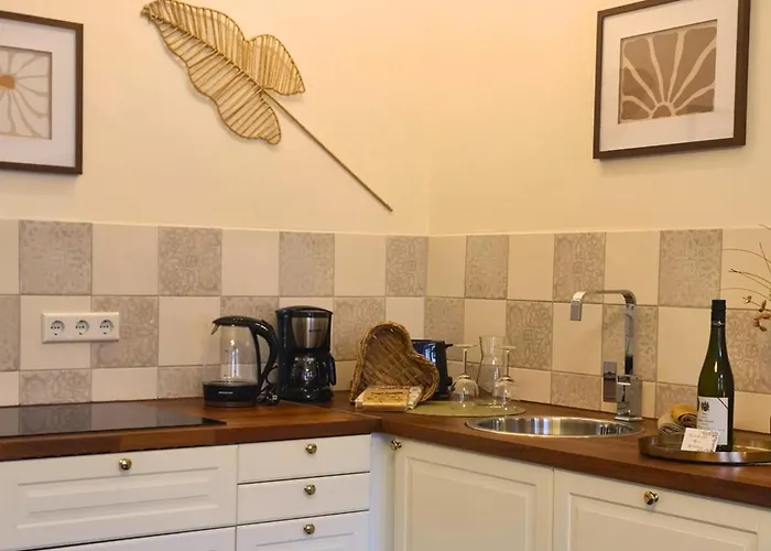 Barocker Hof Rhodt * Rhodt unter Rietburg